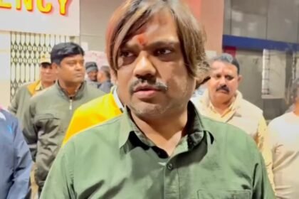 पूर्व विधायक संजीव सिंह समेत 18 नेताओं को नोटिस, BJP के अधिकृत प्रत्याशी के खिलाफ लड़ रहे निकाय चुनाव