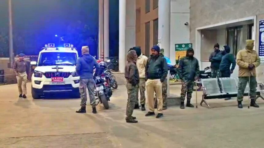 कैरव गांधी अपहरणकांड के आरोपियों के साथ पुलिस की मुठभेड़, तीन अपराधियों को लगी गोली