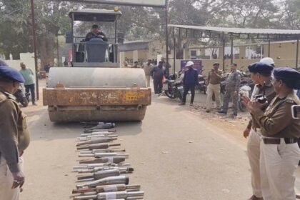 रांची में प्रेशर हॉर्न और बाइक साइलेंसर पर चला बुलडोजर,700 से ज्यादा किए गए नष्ट
