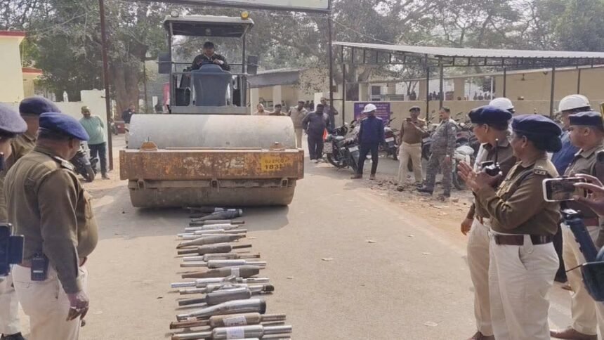 रांची में प्रेशर हॉर्न और बाइक साइलेंसर पर चला बुलडोजर,700 से ज्यादा किए गए नष्ट