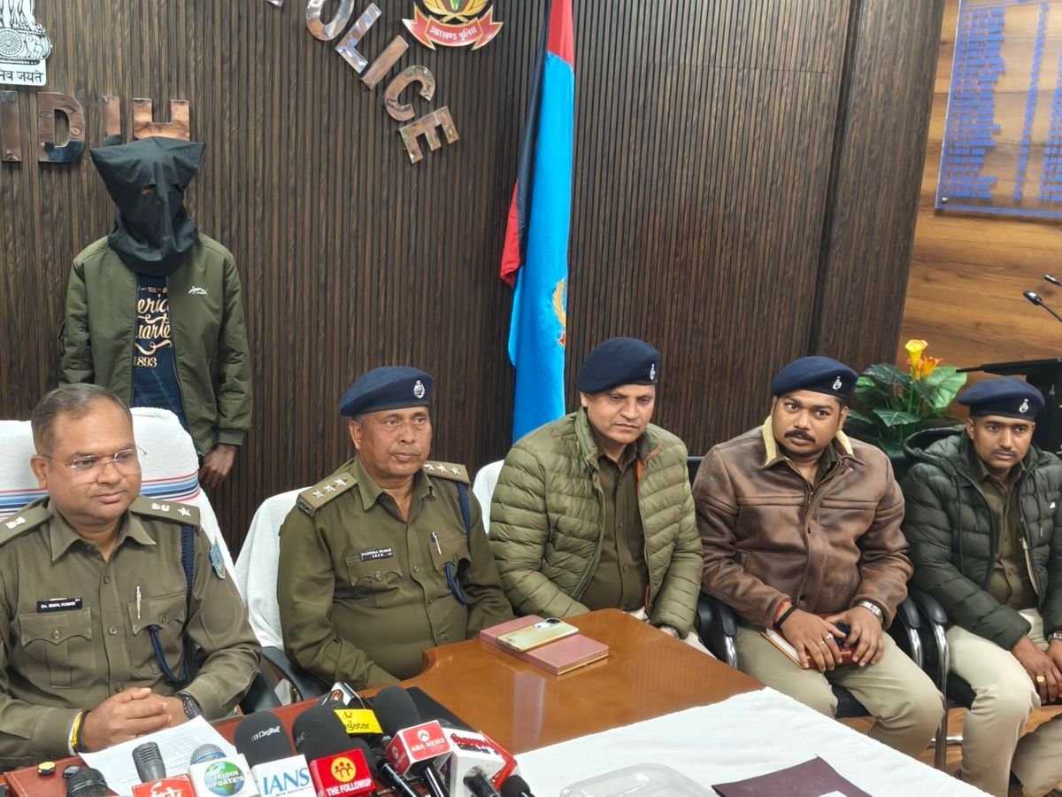 गिरिडीह में एक करोड़ के जेवरात और सिल्लियां बरामद, धनवार से एक तस्कर गिरफ्तार