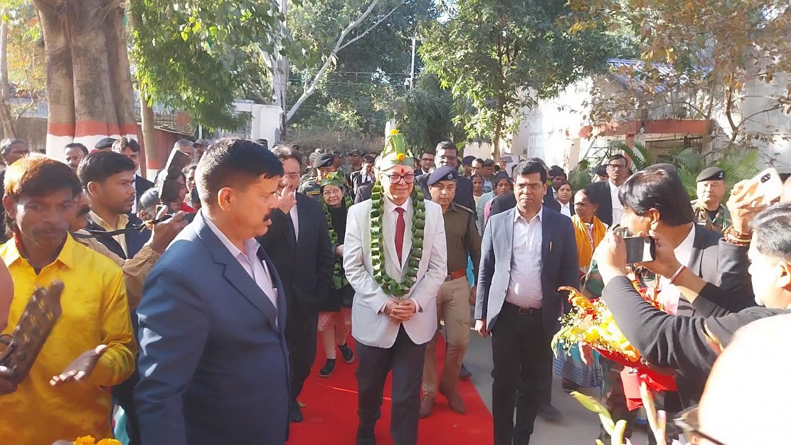 झारखंड हाईकोर्ट के चीफ जस्टिस महेश शरदचंद्र सोनक का लोहरदगा दौरा, व्यवहार न्यायालय परिसर में अधिवक्ताओं से किया संवाद 5 4 12