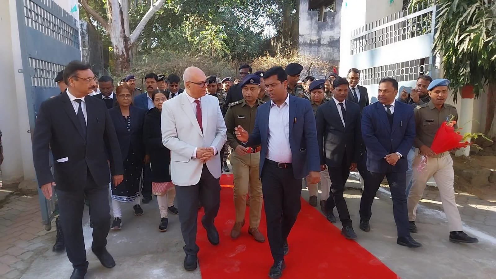 झारखंड हाईकोर्ट के चीफ जस्टिस महेश शरदचंद्र सोनक का लोहरदगा दौरा, व्यवहार न्यायालय परिसर में अधिवक्ताओं से किया संवाद 6 5 10