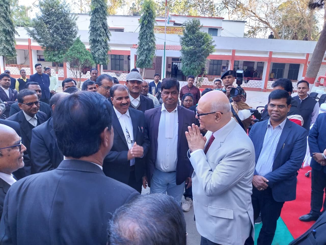 झारखंड हाईकोर्ट के चीफ जस्टिस महेश शरदचंद्र सोनक का लोहरदगा दौरा, व्यवहार न्यायालय परिसर में अधिवक्ताओं से किया संवाद 9 8 4