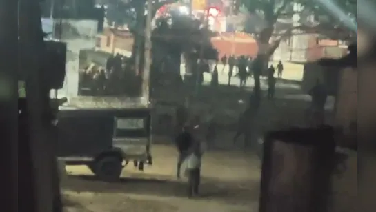 हजारीबाग में सरस्वती विसर्जन जुलूस के दौरान दो पक्षों के बीच झड़प, पत्थरबाजी में कई घायल, पुलिस ने आंसू गैस के गोले दागे 1