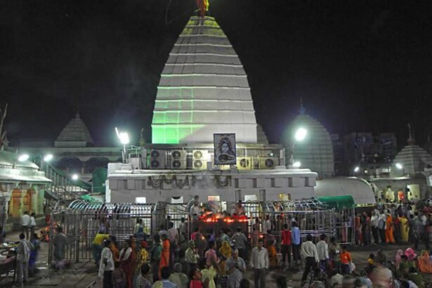 बाबा बैद्यनाथ धाम मंदिर में VVIP दर्शन पर रोक, बसंत पंचमी को लेकर किया गया फैसला