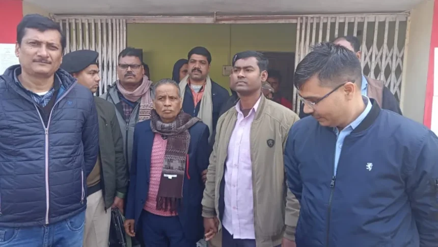 बिहार के गोपालगंज में निगरानी की कार्रवाई, रिश्वत लेते राजस्व कर्मचारी हुआ गिरफ्तार