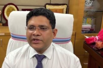 हजारीबाग उपायुक्त शशि प्रकाश सिंह का बना फर्जी व्हाट्सएप अकाउंट, आम लोगों और अधिकारियों से हो रही है अवैध रूप से पैसे की डिमांड