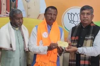 JMM विधायक दशरथ गगराई के भाई BJP में शामिल, विजय गगराई नगर परिषद चुनाव में बनेंगे उम्मीदवार