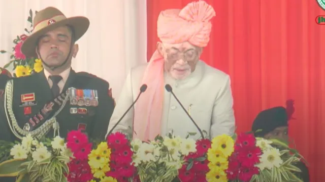 राज्यपाल संतोष गंगवार ने रांची में फहराया तिरंगा, मुख्यमंत्री की गैर मौजूदगी पर बीजेपी ने उठाया सवाल