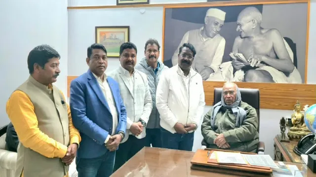 कांग्रेस के 5 विधायक पार्टी अध्यक्ष से मिलने में हुए कामयाब, सुनाई पीड़ा, खरगे ने कहा- सीएम और प्रभारी से करेंगे बात