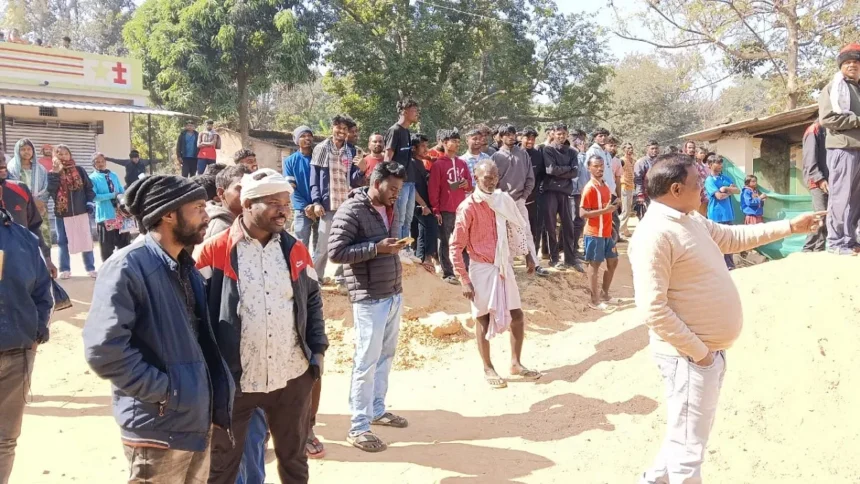 रांची के रिहायशी इलाके के एक घर में घुसा भालू, मची अफरातफरी, लोगों ने भगाया तो कुएं में जा गिरा