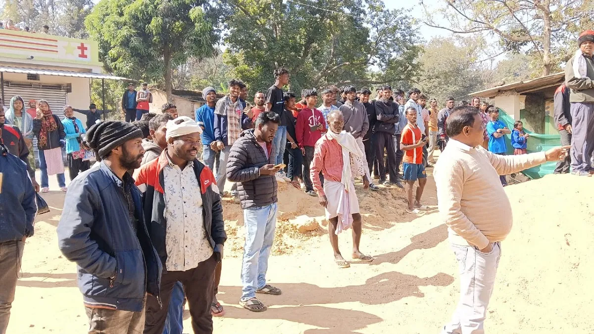 रांची के रिहायशी इलाके के एक घर में घुसा भालू, मची अफरातफरी, लोगों ने भगाया तो कुएं में जा गिरा