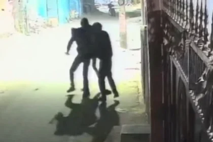 रांची में मीडियाकर्मी पर जानलेवा हमला, लोगों ने खदेड़कर बदमाश को पकड़ा