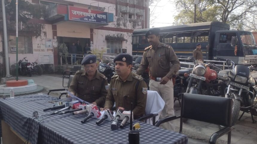रांची के जगरनाथपुर पुलिस ने बाइक चोर गिरोह का किया भंडाफोड़, फर्जी कागजात बनाकर बेचने की थी तैयारी