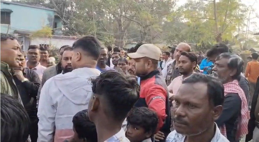 धनबाद में नए साल के पहले दिन बाइक सवार बदमाशों ने की अंधाधुंध फायरिंग, 6 खोखे बरामद: दहशत फैलाने के लिए फिल्मी अंदाज में की गई गोलीबारी