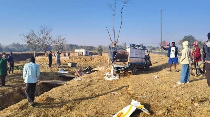 गुमला में भीषण सड़क हादसा, 4 की मौत, 2 घायल, तिलकुट बेचने निकले थे रांची