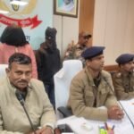 रामगढ़ में राहुल दुबे गिरोह के दो सदस्य गिरफ्तार, कार्रबाइन समेत कई हथियार बरामद