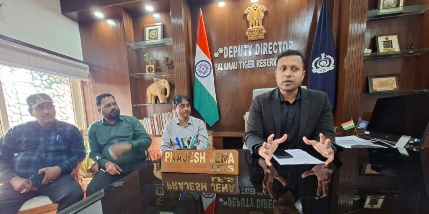 पलामू में वन्यजीव तस्करी के अंतरराष्ट्रीय नेटवर्क का भंडाफोड़, 61 गिरफ्तार, भारी मात्रा में खाल व अवशेष बरामद