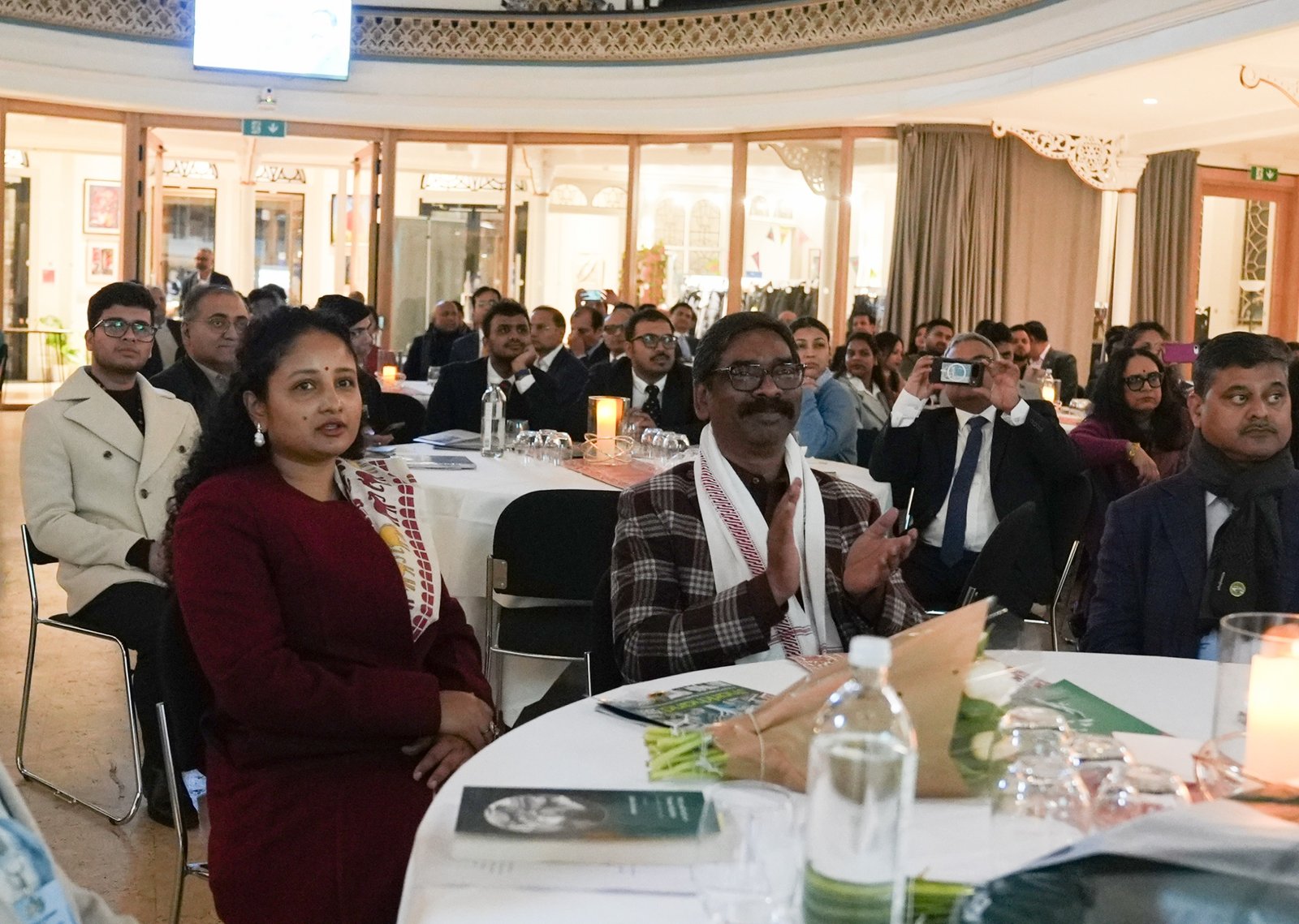 लंदन में दिखा झारखंडियों का जलवा, हेमंत सोरेन ने की छात्रों और उद्यमियों से मुलाकात 1 WhatsApp Image 2026 01 23 at 22.12.53 1