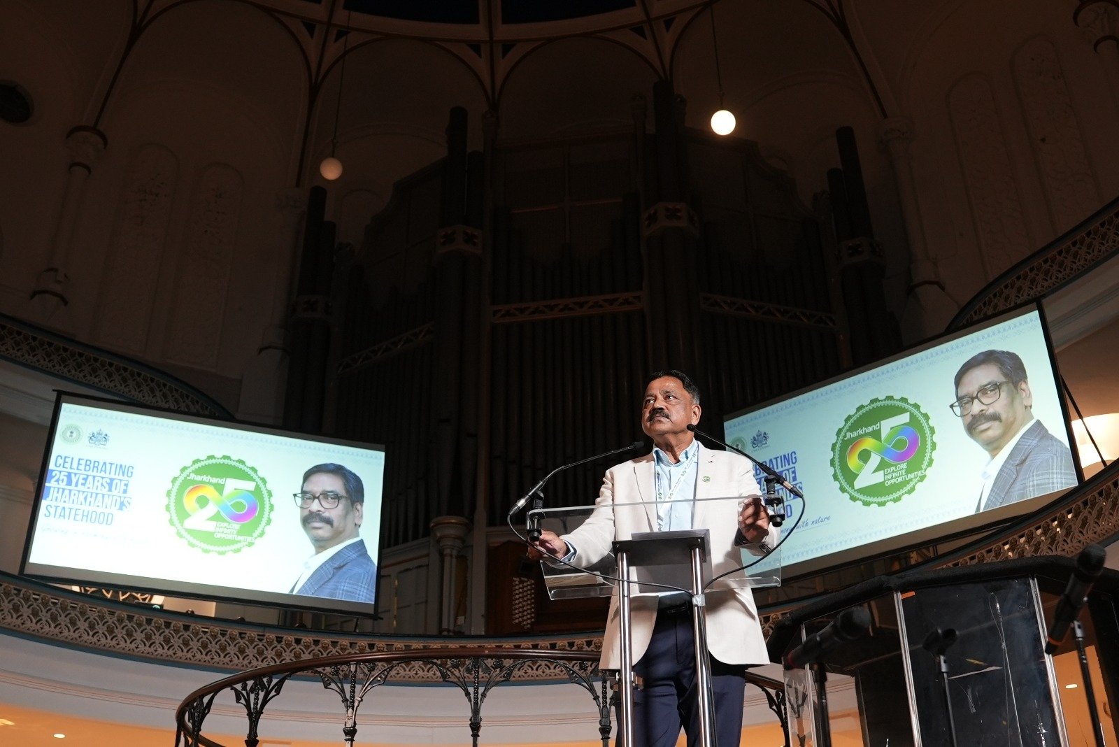 लंदन में दिखा झारखंडियों का जलवा, हेमंत सोरेन ने की छात्रों और उद्यमियों से मुलाकात 2 WhatsApp Image 2026 01 23 at 22.12.55