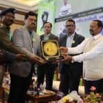 सड़क सुरक्षा को लेकर गुमला को राज्य स्तर पर मिला पहला पुरस्कार, परिवहन मंत्री दीपक बिरुआ ने किया सम्मानित