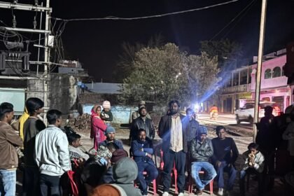 लोहरदगा JMM जिलाध्यक्ष मोज्जमिल अहमद ने रात्रि चौपाल में सुनी जनसमस्याएं, नगर निकाय चुनाव पर चर्चा