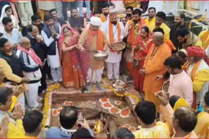 धार भोजशाला में नमाज और पूजा एक साथ, सुरक्षा के लिए 8000 जवान तैनात