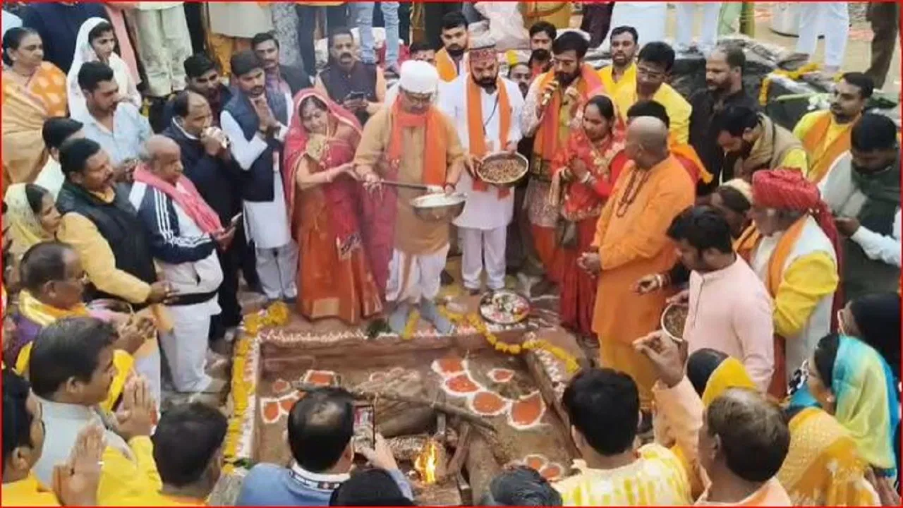 धार भोजशाला में नमाज और पूजा एक साथ, सुरक्षा के लिए 8000 जवान तैनात