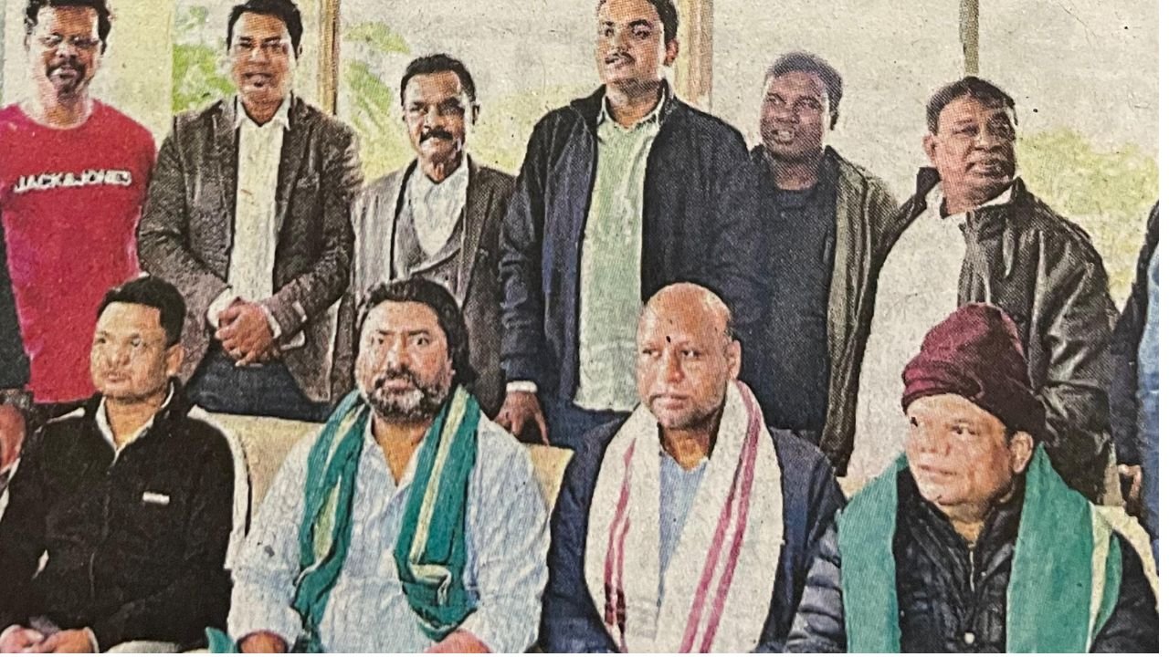 असम के झारखंडी आदिवासियों को रोजना मिलती हैं 250 रुपये मजदूरी, हेमंत सोरेन के निर्देश पर JMM प्रतिनिधिमंडल ने जाना हाल