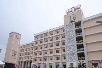 झारखंड में ब्लैक लिस्टेड कंपनी को बिहार में एग्जाम का ठेका, बिहार बोर्ड लापरवाही से अंजान