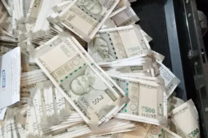 पटना में युवक-युवती के पास चेकिंग के दौरान मिले 12 लाख कैश, दोनों को हिरासत में लेकर जांच शुरू