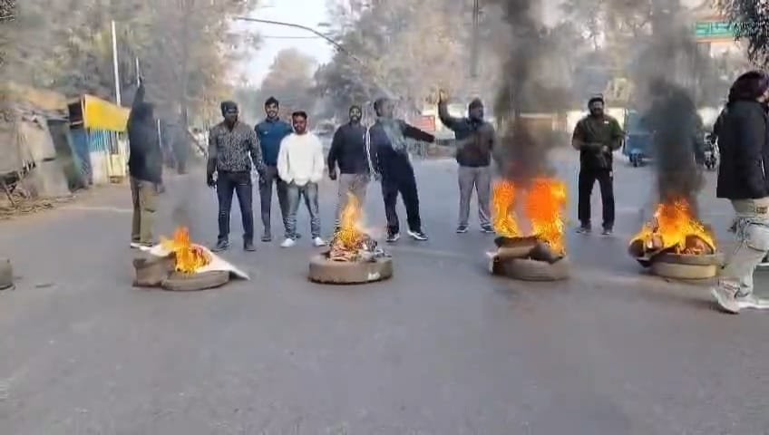 पहड़ा राजा सोमा मुंडा हत्याकांड को लेकर झारखंड बंद, खूंटी-चाईबासा समेत कई जगहों पर सड़क पर उतरे लोग