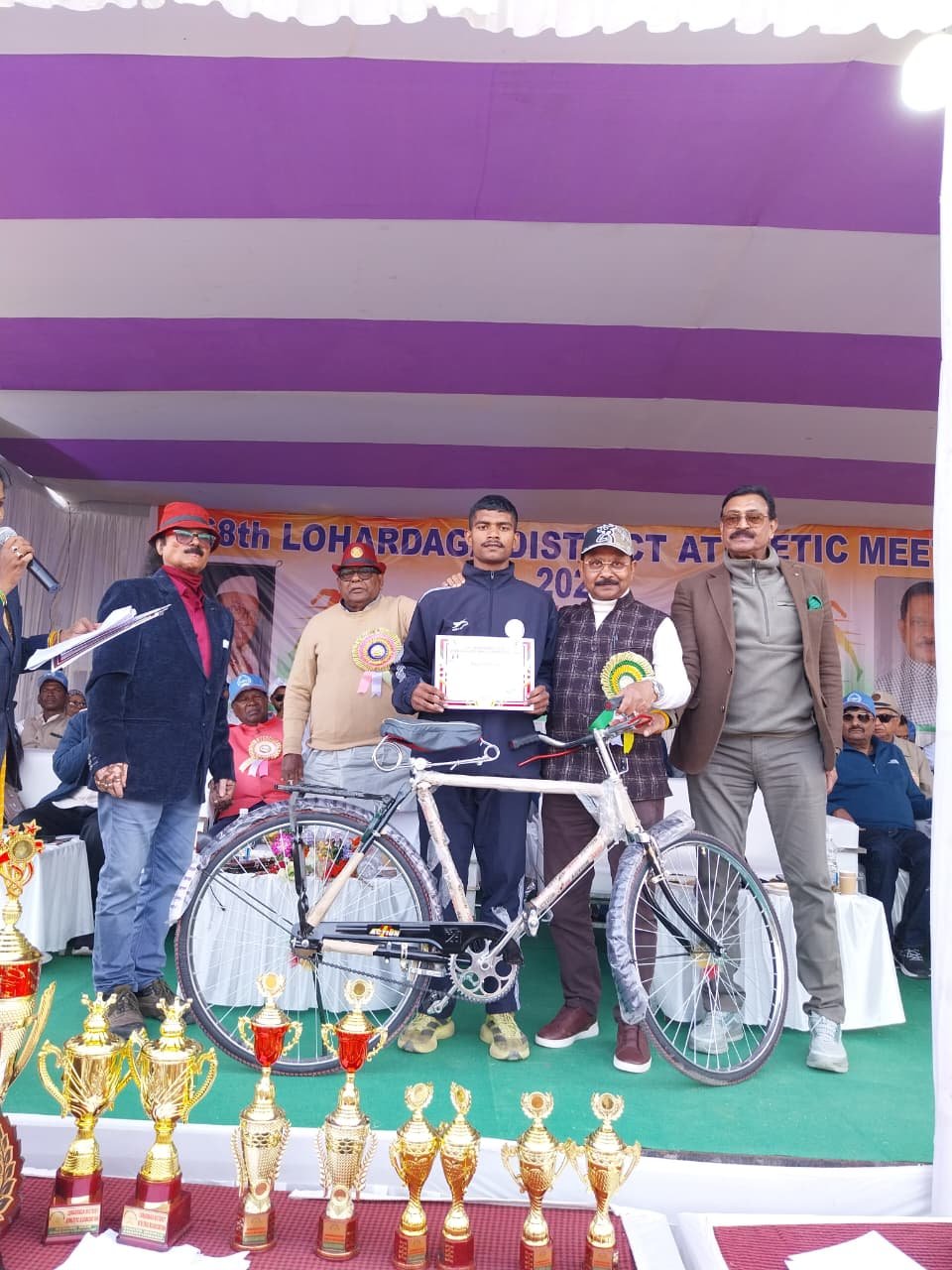 लोहरदगा में 68वीं झारखंड ओपन एथलेटिक मीट का समापन ,धीरज साहू, रामेश्वर उरांव, केशव महतो कमलेश मुख्य अतिथि के रूप में रहे मौजूद 10 10 1