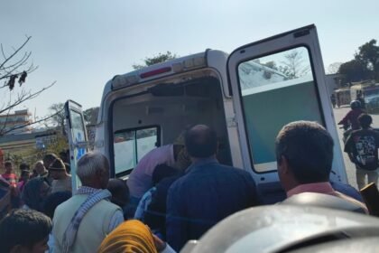 चतरा में तेज रफ्तार ट्रक ने सांसद के चचेरे भाई को कुचला, मौके पर हुई मौत