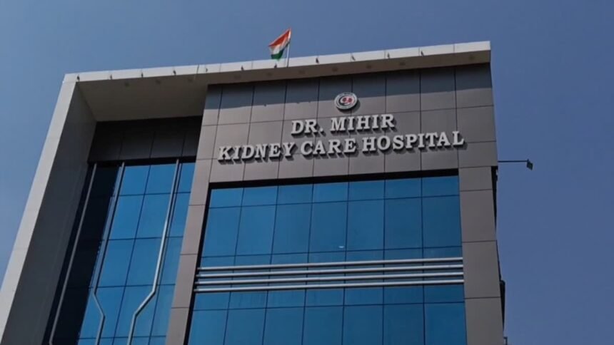 धनबाद में डॉक्टर मिहिर कुमार को जान से मारने की धमकी, अस्पताल के ICU वार्ड में चिपकाया पत्र