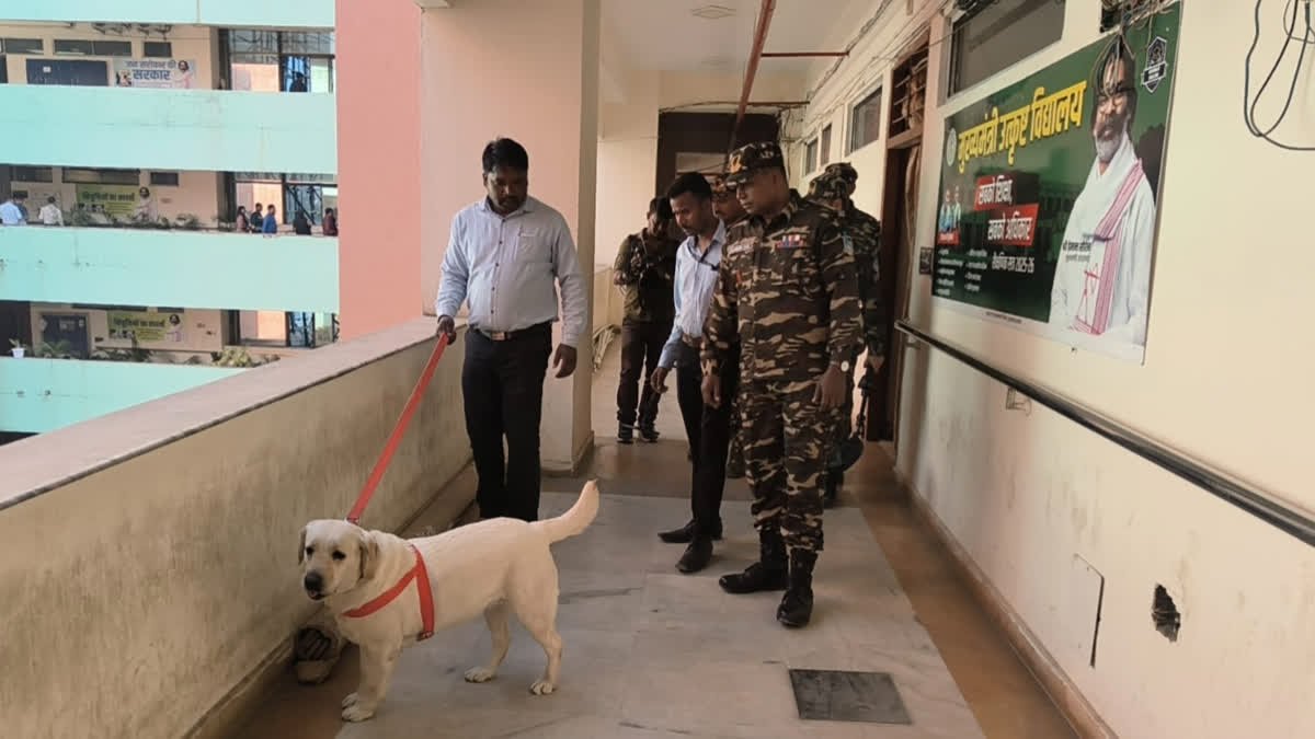 रांची कलेक्ट्रेट को बम से उड़ाने की धमकी,मचा हड़कंप, डॉग स्क्वॉड की टीम ने की जांच