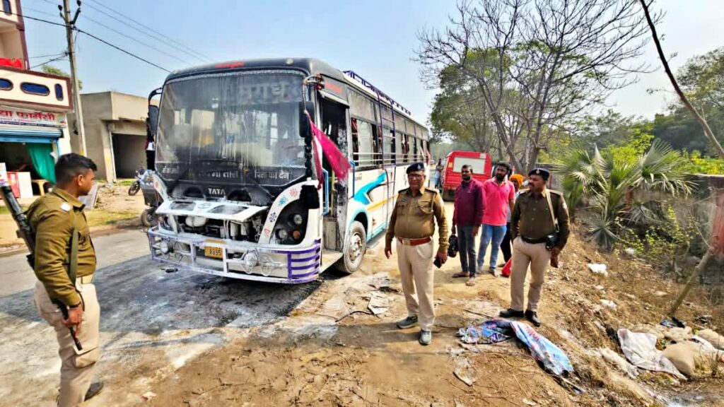 नालंदा में बस में लगी आग, एजुकेशनल टूर पर जा रहे 50 से ज्यादा बच्चों की जान बाल-बाल बचीं