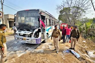 नालंदा में बस में लगी आग, एजुकेशनल टूर पर जा रहे 50 से ज्यादा बच्चों की जान बाल-बाल बचीं