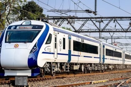 पाकुड़ में वंदे भारत ट्रेन की चपेट में आने से तीन लोगों की मौत, आरपीएफ जांच में जुटी