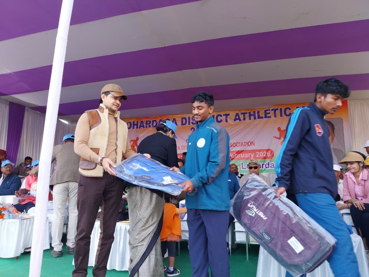 लोहरदगा में 68वीं झारखंड ओपन एथलेटिक मीट का समापन ,धीरज साहू, रामेश्वर उरांव, केशव महतो कमलेश मुख्य अतिथि के रूप में रहे मौजूद 14 14