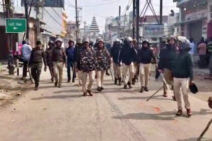 दरभंगा में मासूम की दुष्कर्म के बाद हत्या से आक्रोश, नाराज लोगों ने गाड़ी फूंकी, पुलिस ने किया लाठीचार्ज