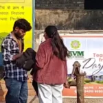 वेलेंटाइन वीक में प्रेमिका का आईफोन बचाने 6 फीट नाले में कूदा प्रेमी, तलाश के बाद ही निकला बाहर