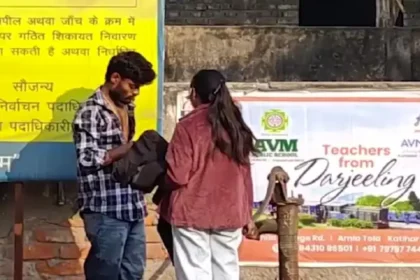 वेलेंटाइन वीक में प्रेमिका का आईफोन बचाने 6 फीट नाले में कूदा प्रेमी, तलाश के बाद ही निकला बाहर