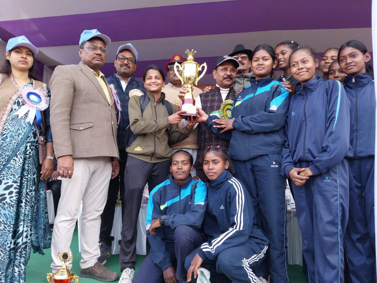 लोहरदगा में 68वीं झारखंड ओपन एथलेटिक मीट का समापन ,धीरज साहू, रामेश्वर उरांव, केशव महतो कमलेश मुख्य अतिथि के रूप में रहे मौजूद 9 9 1