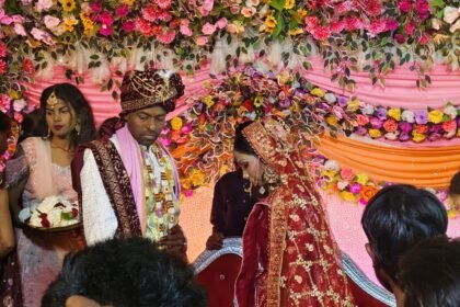 दूल्हे को वरमाला डाल रही थी प्रेमिका, बक्सर में प्रेमी ने फिल्मी अंदाज में स्टेज पर चढ़कर दुल्हन को मार दी गोली