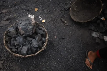 धनबाद के बोरागढ़ और धर्माबंध में कोयला तस्करी , प्रशासन की चुप्पी पर सवाल