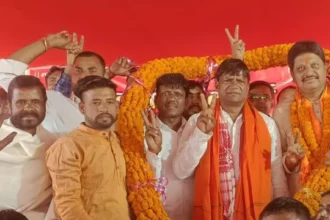 ढुलू महतो ने संजीव कुमार को दिया समर्थन, सिंह मेंशन पर साधा निशाना, कहा-खून चूसने वाले को नहीं, खून देने वाले को मेयर बनाओ