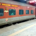 डिब्रूगढ़-नई दिल्ली राजधानी एक्सप्रेस पर पत्थरबाजी , खिड़की का शीशा टूटा