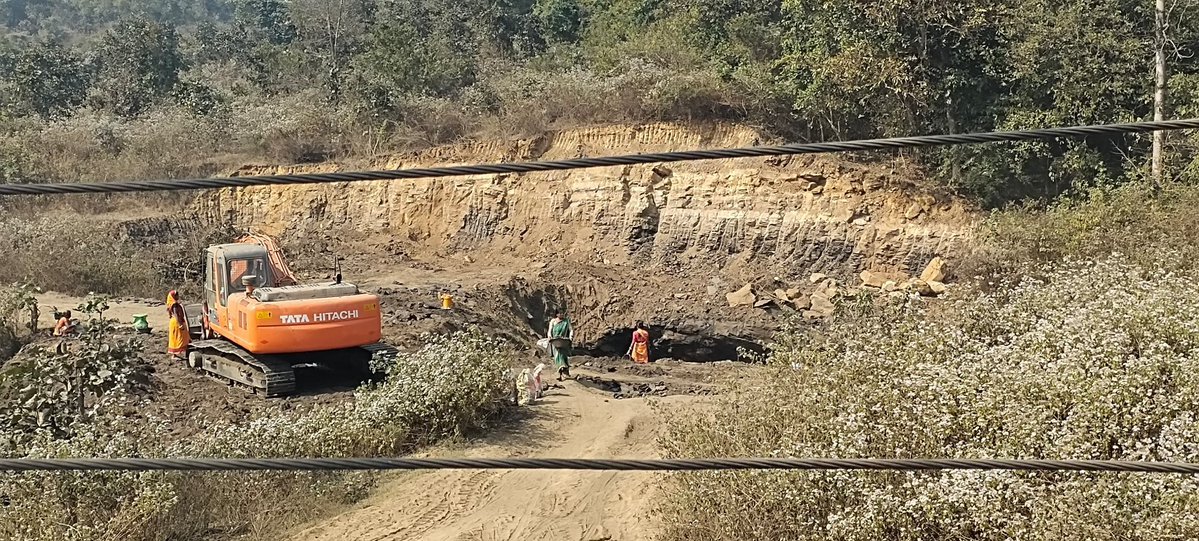 धनबाद के बारनी घाट के भीतर कोयला का अवैध खनन, मुख्यमंत्री की मौजूदगी में सरयू राय ने विधानसभा में उठाया मामला 1 HBughhfbgAMEITQ
